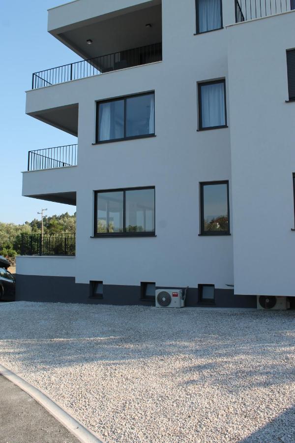 Apartments Marebella Лумбарда Экстерьер фото