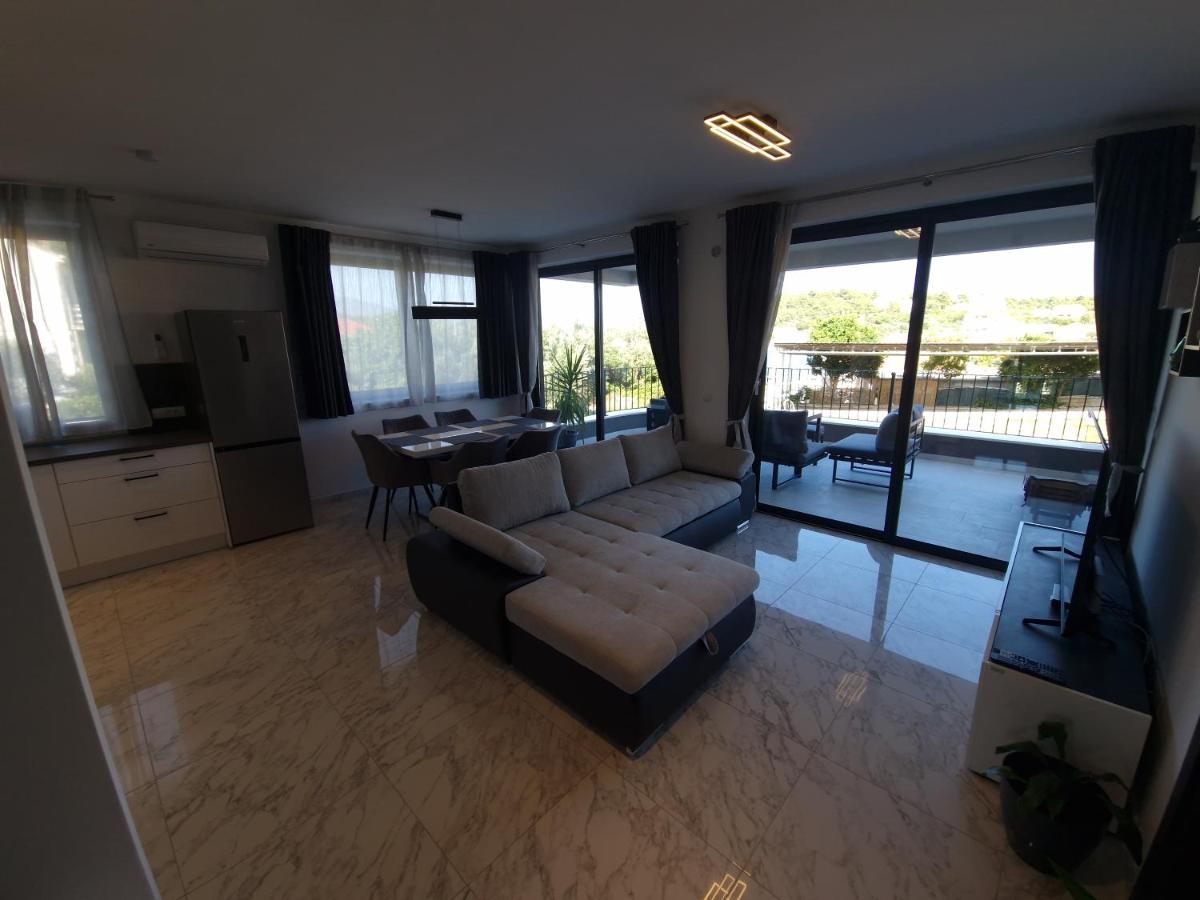Apartments Marebella Лумбарда Экстерьер фото